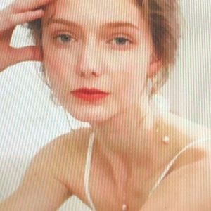 Meet your Posher, Esther